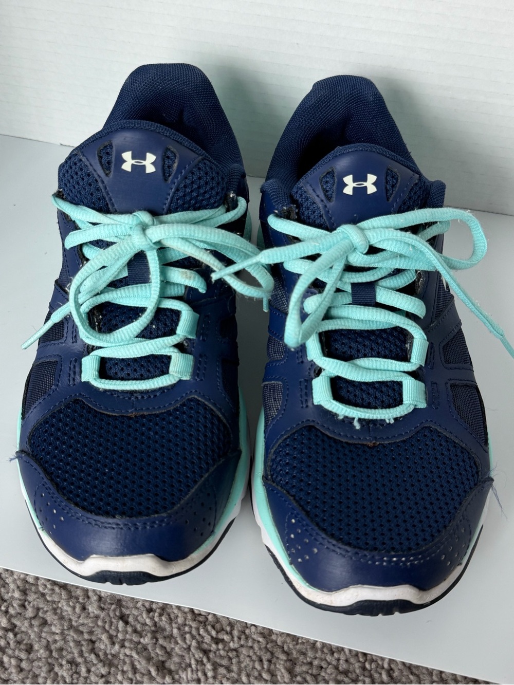 Under Armor Micro G Strive V • Navy/Turquoise Women's Athletic Sneakers, Size 8